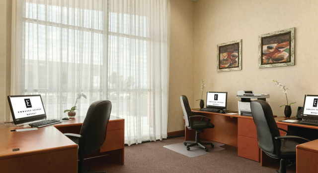 Embassy Suites by Hilton Albuquerque, Забронировать Отель Альбукерке Нью-Мексико