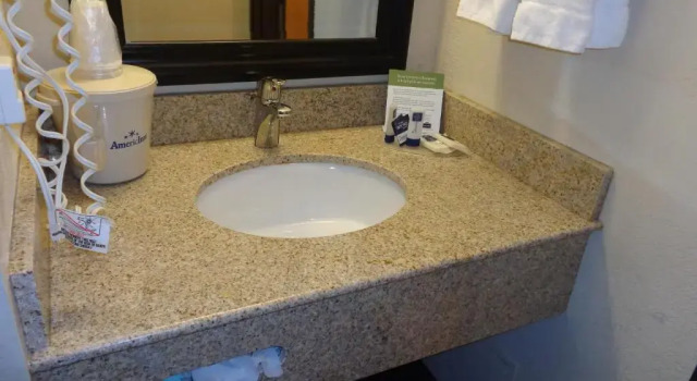 Двухместный номер Superior AmericInn by Wyndham Albert Lea