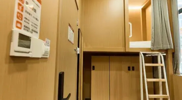 Кровать в общем номере (мужской номер) Stay at Ding Hotel (Beijing Lizhuang Business District 307 Hospital Branch)