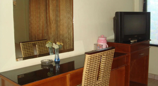 Hotel Istana, Rezervovat Hotel Hotely v Sulawesi s parkováním, Parkování