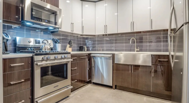 Апартаменты Premium Deedee's Apartments - Lofts at Grove