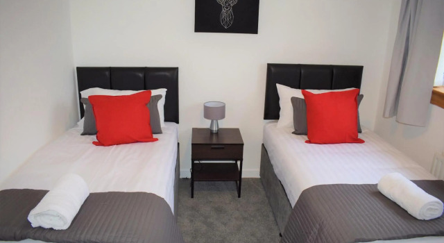 Kelpies Serviced Apartments- Russell, Забронировать Апартаменты/квартира Отели Центральной Шотландии с парковкой, Парковка
