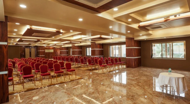 Hotel Bhagyalaxmi NX, Забронировать Отель Ширди штат Махараштра, рядом с Железнодорожный вокзал Сайнагар