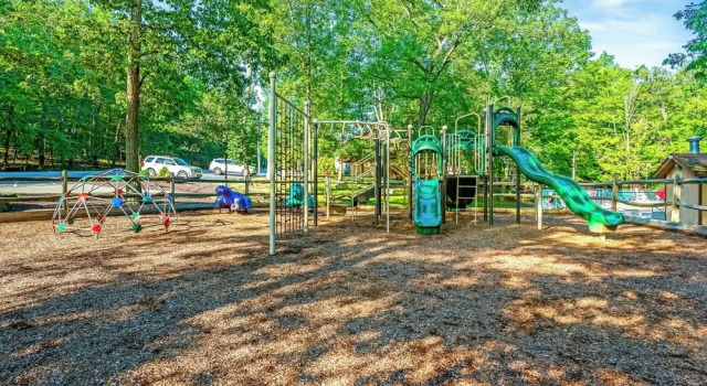 Коттедж Private Yard, Playset: Family Home in Penn Estates