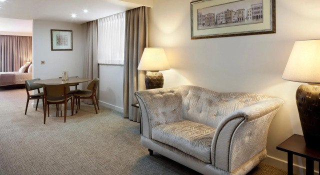 Двухместный люкс voco Winchester Hotel & Spa by IHG