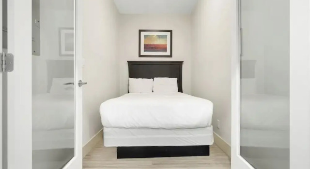 Lakefront Lux 2BR Symphony Of Comfort, Buchen Sie Ferienwohnung Harrison Hot Springs 