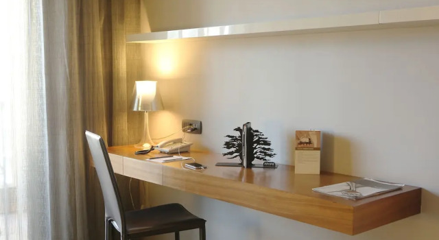 Люкс c 1 комнатой с балконом ParkTower Suites