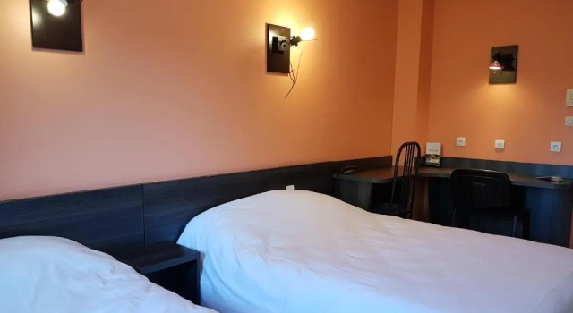 Трёхместный номер Standard Hôtel Le Bratoria, anciennement Le Saint Vincent
