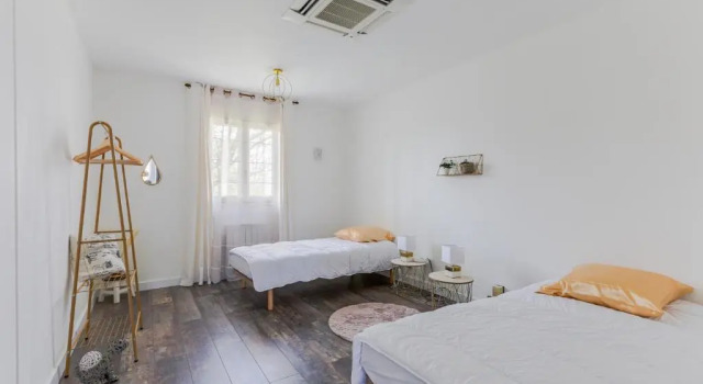 Le Vexin, Book Apartment  