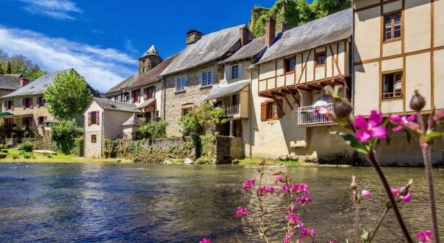 Charming holiday home in Ségur-le-Château with parking, Prenota Hotel Ségur-le-Château 