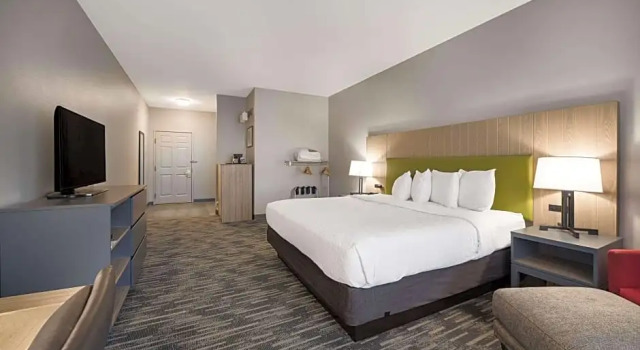 Четырёхместный люкс Country Inn & Suites by Radisson, Freeport, IL