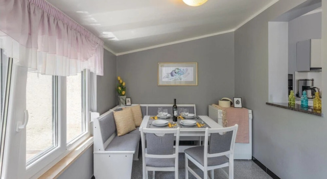 Amazing Home In Medulin, Забронировать Отель Отели Медулин с бассейном, рядом с Песчаный пляж Биеца, Бассейн