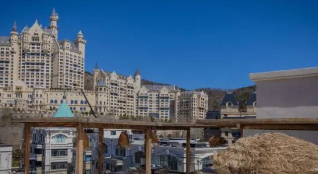 Dalian Jinshi Designer Homestay, Rezervovat Hotel Hotely v Liaoning s parkováním, Parkování
