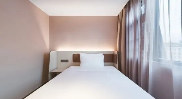 Люкс HanTing Hotel (Chaozhou Fortune Center)