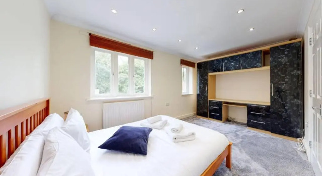 Super 2 Bed House with Privategarden, Varaa Huoneisto Asunnot kohteessa Merseyside, Huoneisto