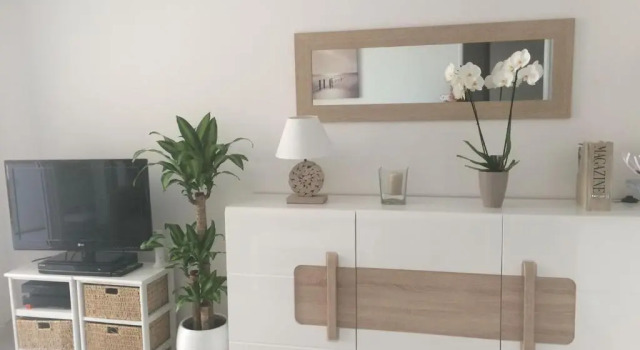 Charmant 2P Vue Mer face au Port de Golfe Juan, Забронировать Апартаменты/квартира Гольф-Жуан Приморские Альпы