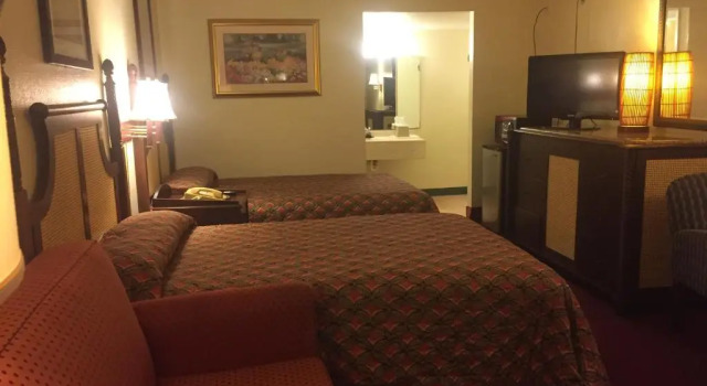 Номер Standard Maple Leaf Inn & Suites