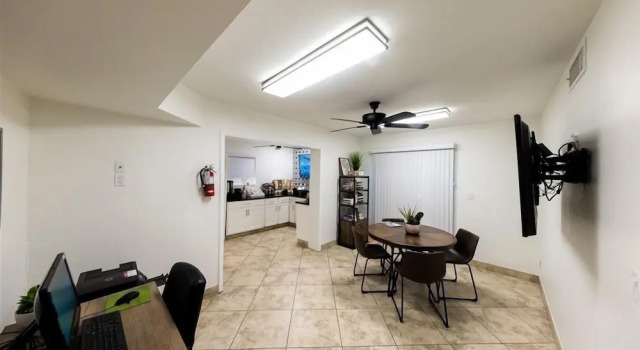 125 Fully Furnished 1BR Suite-Prime Location! by RedAwning, Забронировать Апартаменты/квартира Апартаменты Пруда в Темпе, рядом с Vista Del Camino Park, Апартаменты/квартира