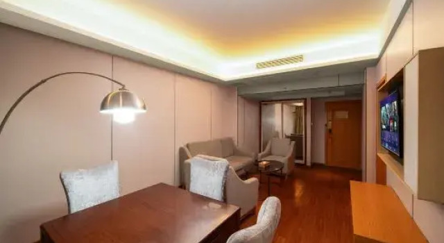 Люкс Business Vienna Hotel (Chizhou Railway Station, Qishan-Pingtian Lake Scenic Area, Guichi District, Chizhou)