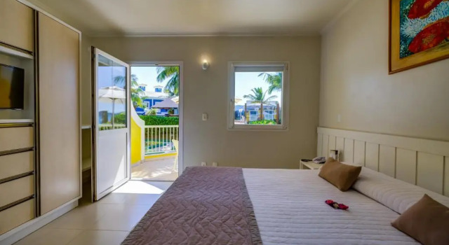 Апартаменты с балконом и с видом на сад Hotel Vila do Farol