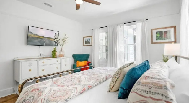 Newly Renovated Whimsical Cottage 2 Beds Hot Tub, Забронировать Дом для отпуска Виллы Saint Augustine Area, Вилла