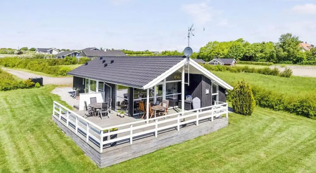 Коттедж 5 Star Holiday Home in Humble