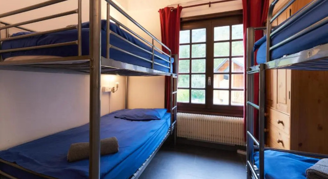 Кровать в общем номере Chamonix Lodge