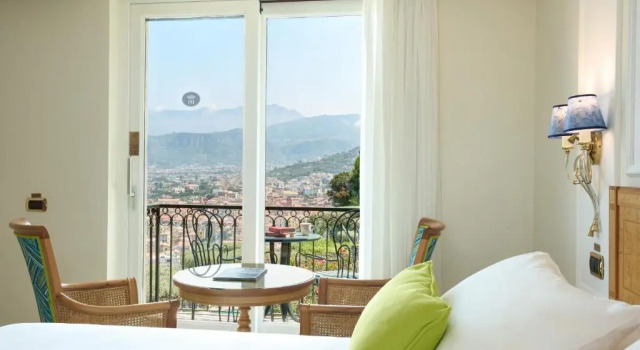 Трёхместный номер Premier Grand Hotel Capodimonte