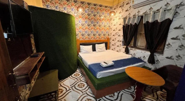 Plush hotels, Rezerwuj Hotel Hotele w Bhubaneshwar z parkingiem, Parking
