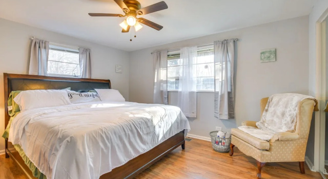 Country Club Hills Home: Walk to Rec Center!, Забронировать Отель Отели Иллинойс 3 звезды, 3*