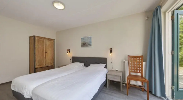Villa in Kijkduin Near North Sea Beach, Забронировать Вилла Отели Южной Голландии с парковкой, Парковка