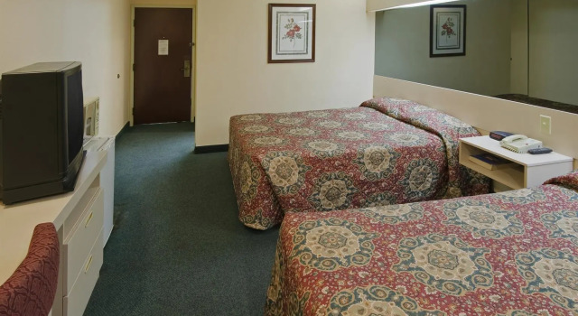 Четырёхместный номер Standard Americas Best Value Inn & Suites-McDonough