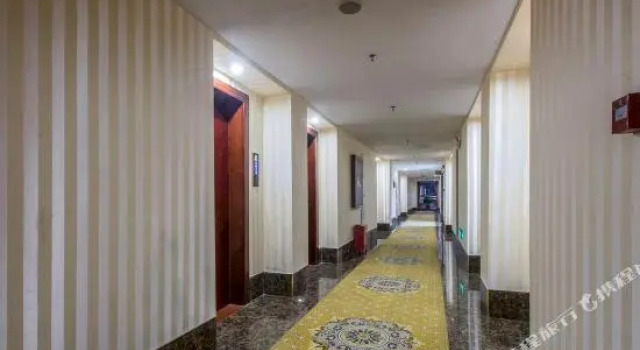 Люкс Gold Silver Dragon Hotel