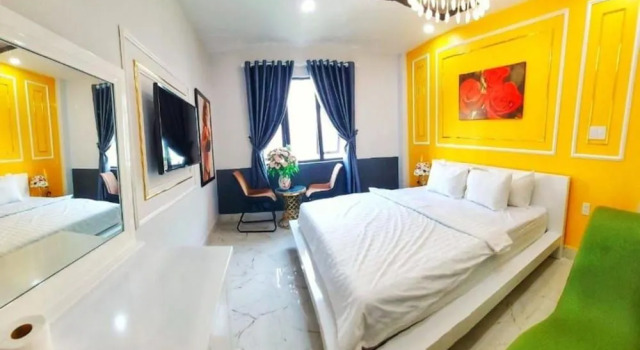 Elly Hotel