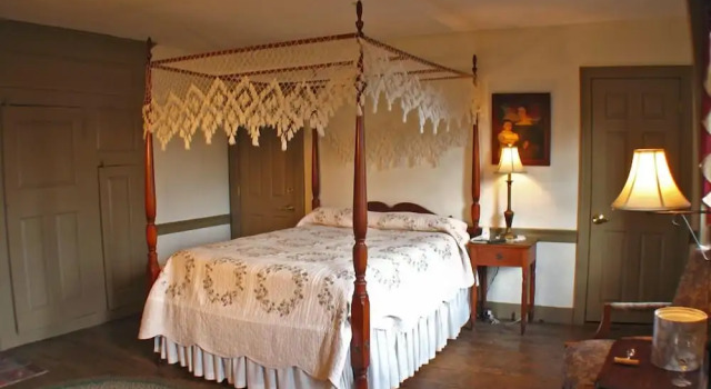 Whitehall Mansion Inn, Buchen Sie Bed & Breakfast Old Mystic USA
