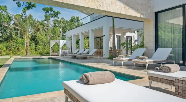 Вилла Contemporary 5 BR Luxury Golf Villa w Large Pool