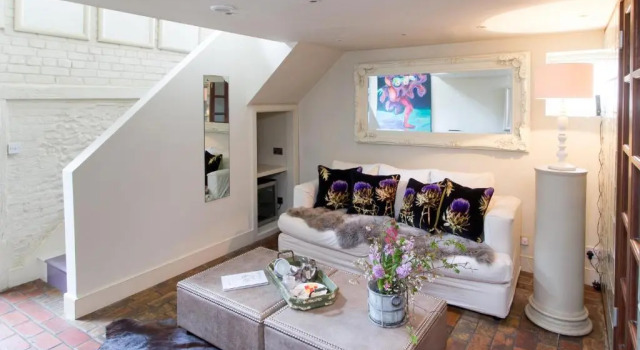 Over to etager suite Strattons Hotel