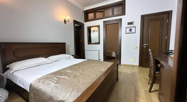 Трёхместный номер Standard Eiffel Hotel