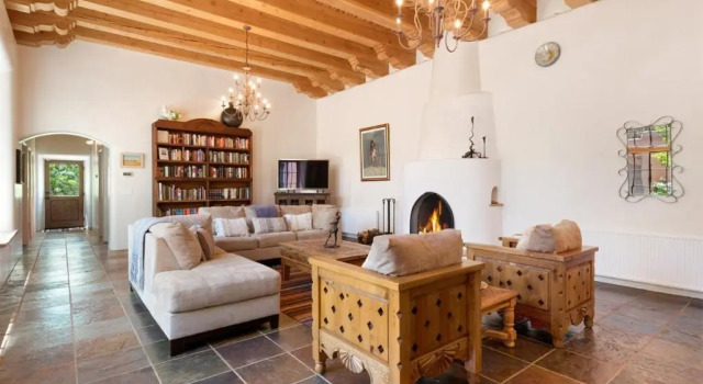 Коттедж El Torreon - Exclusive Luxury Home, Nestled Next to Water and Trees