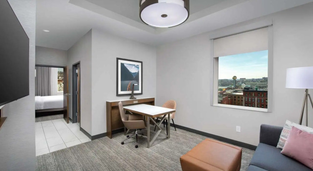Двухместный люкс Embassy Suites By Hilton Knoxville Downtown