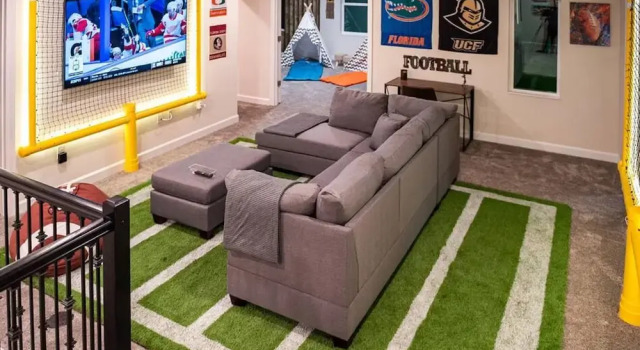 Luxury AND FUN Near Disney Parks 9BR, Varaa Hotelli Hotellit Kissimmee pysäköinnillä, Pysäköinti