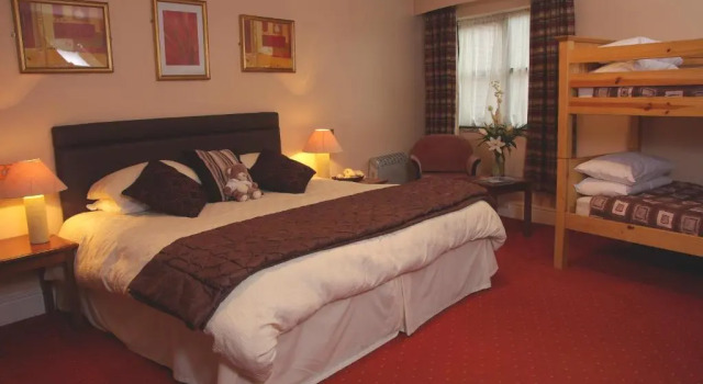 Семейный номер Standard Beaufort Park Hotel