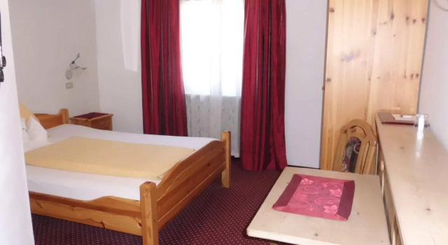 Hotel Amaten, Забронировать Отель Брунико План-де-Коронес