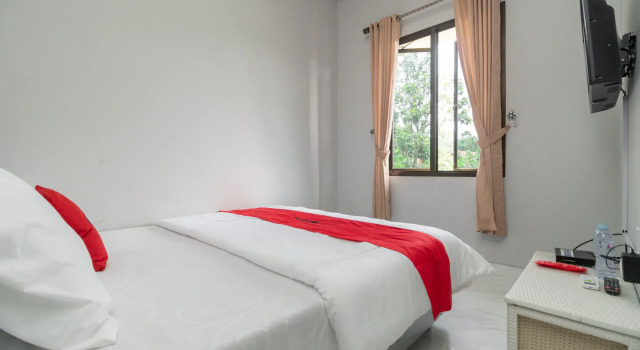 RedDoorz Plus Near Jungeland Sentul, Rezervovat Hotel Babakan Madang West Java