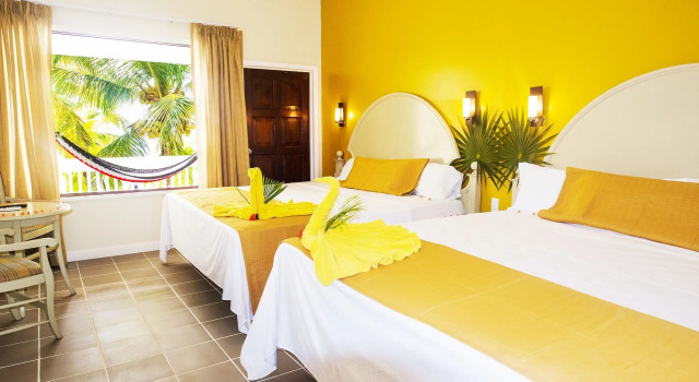 Fantasy Island Beach Resort, Dive & Marina, Book Hotel Hoteller i French Harbor med parkering, Parkering