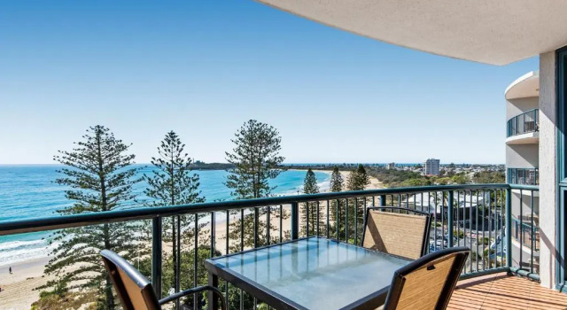Апартаменты Executive Peninsular Beachfront Resort