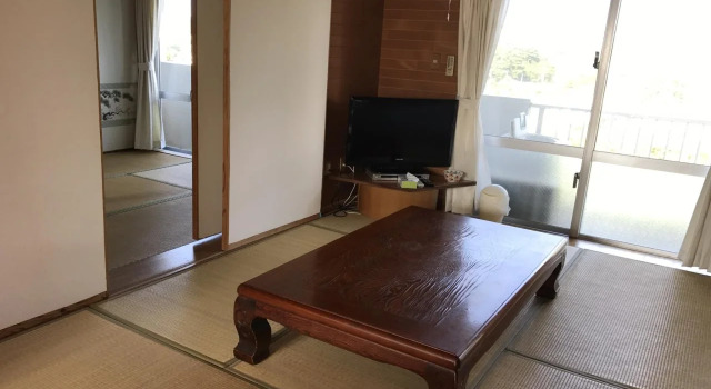 Pension Crystal Inn Onna, Rezerwuj Hotel Hotele w Okinawa z parkingiem, Parking