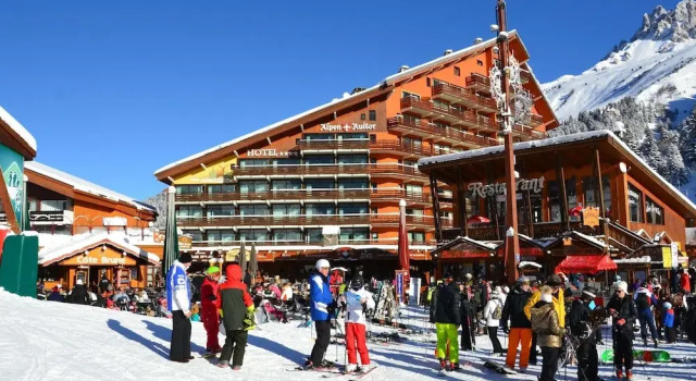 Апартаменты Apartment in the Centre of Meribel-mottaret