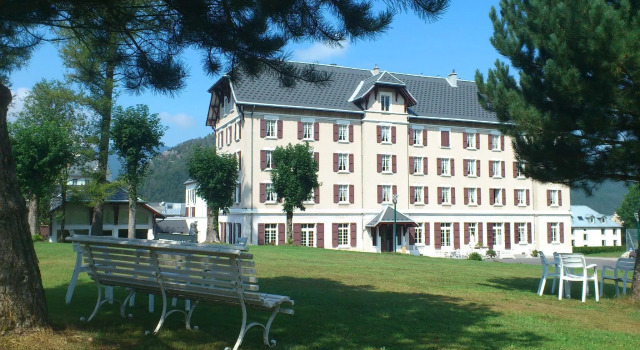 Кровать в общем номере Best Western Grand Hotel de Paris & Spa