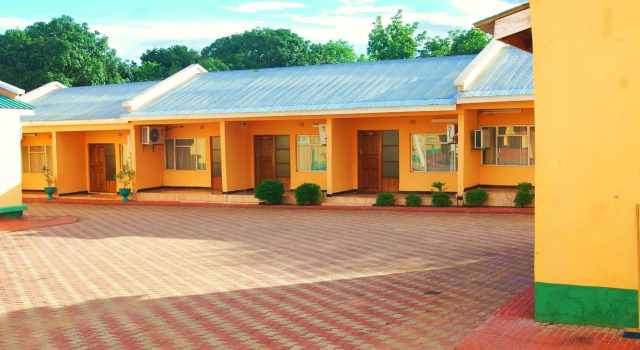 Woodlands Lodge & Tours